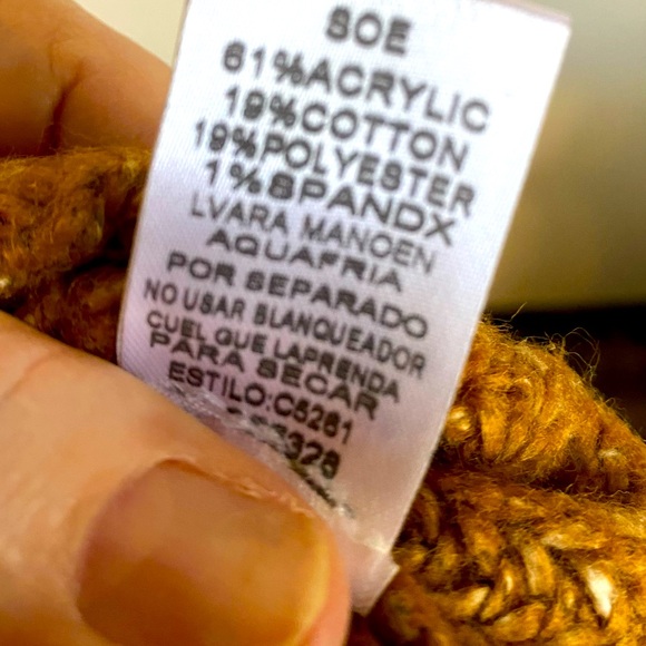 NWT SOFT Cold Shoulder Distressed Sweater. Nice stretch! Beautiful 🤩 - Picture 7 of 7